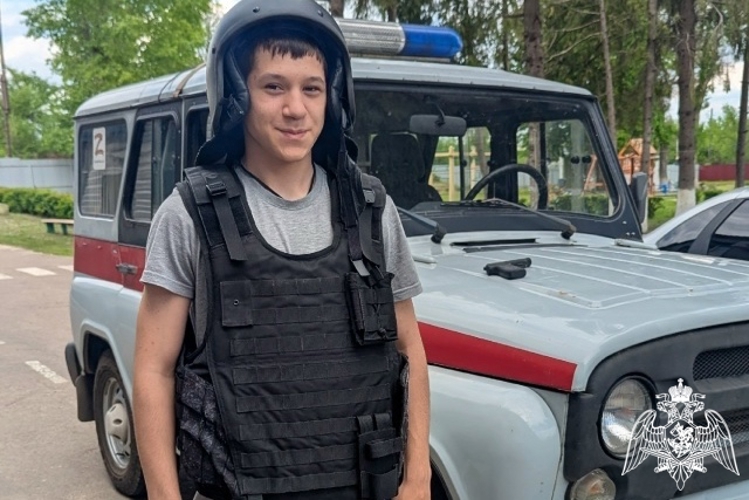 Представитель Росгвардии провёл беседу в социально-реабилитационном центре для несовершеннолетних в Воронежской области 