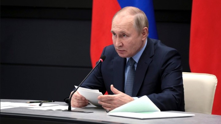 Путина мы уберём: Журналистка Ларина грозит и президенту, и всему русскому народу