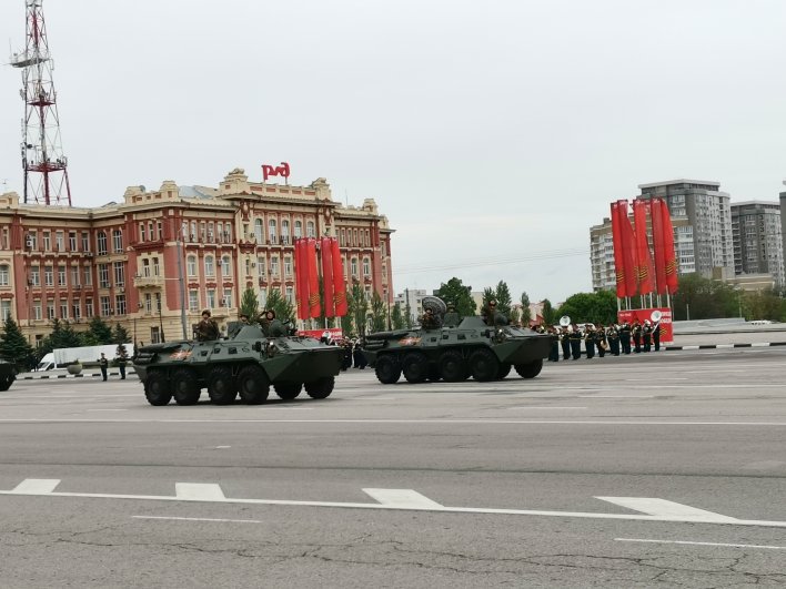 Боевая техника прошла по Театральной площади.