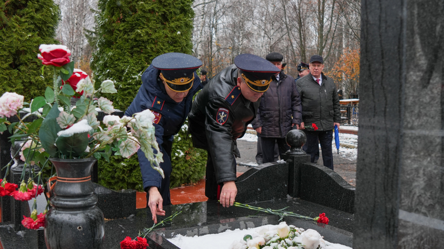 В Пензе росвгардейцы почтили память сослуживцев, погибших при исполнении служебного долга