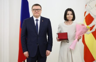 Алексей Текслер вручил государственные и региональные награды южноуральцам. Автор фото - Наиль Фаттахов 