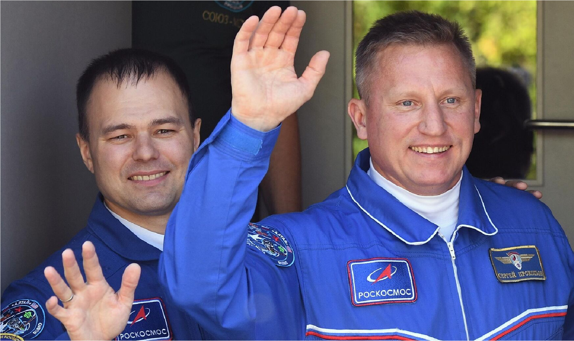 Российские космонавты вышли в космос