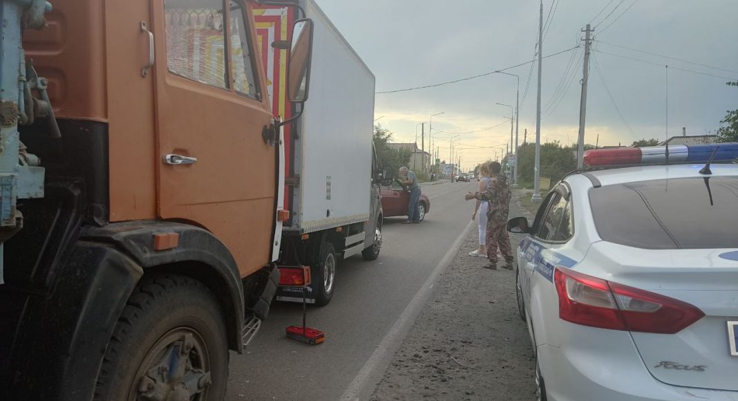 доехав до светофора у водителя внезапно заглох мотор