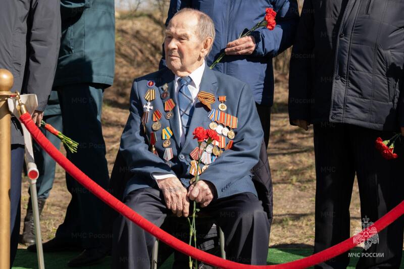 Санкт-Петербургский университет ГПС МЧС России провел торжественный митинг на Невском пятачке