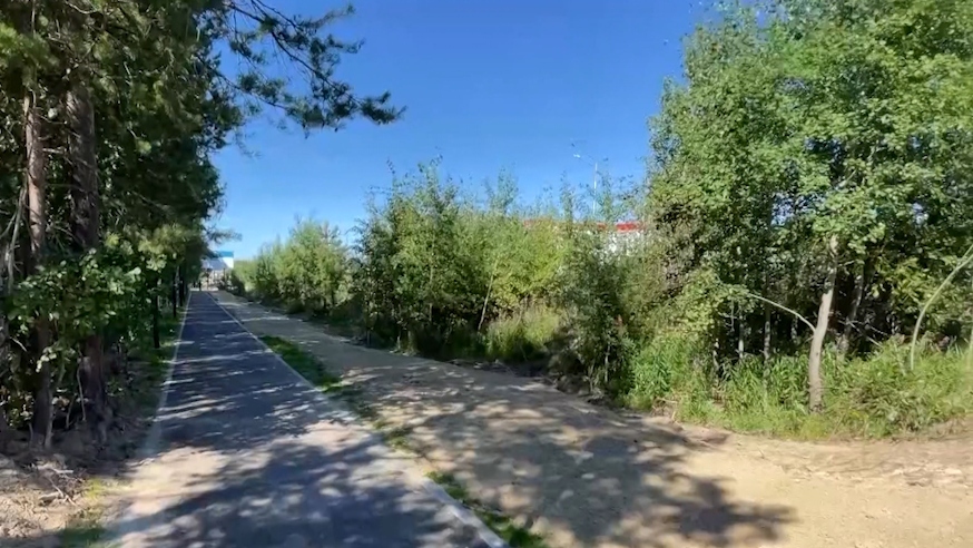 Благоустройство пешеходной зоны в Советском на финишной прямой