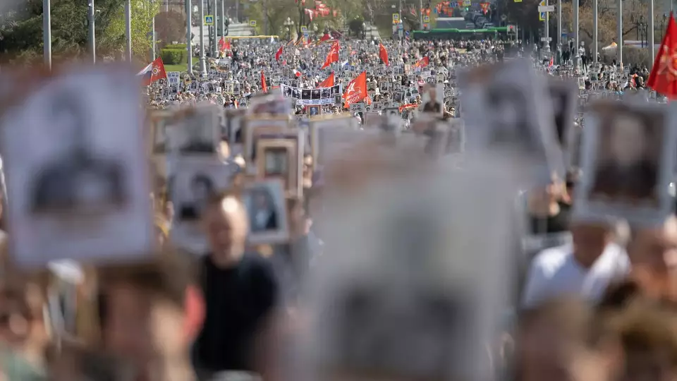 Пауэрбанки, моноколеса и детские коляски запретили приносить на «Бессмертный полк»