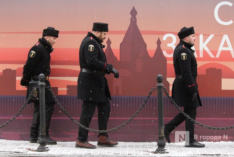 За ним шагает рыжий городовой. Нижегородский городовой. Новости телепередача.