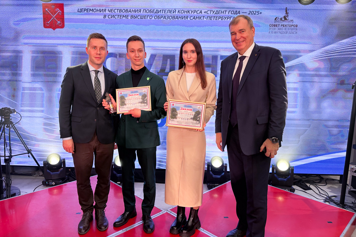 Проректор по информационной, молодёжной политике и безопасности СПбПУ Максим Пашоликов, Рамзес Джулдиев, Лия Хабибулина, председатель комитета по науке и высшей школе Санкт-Петербурга Андрей Максимов 