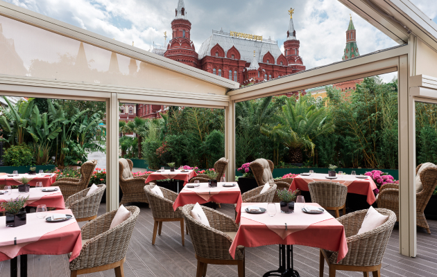 На летней террасе бара «Московский» отеля Four Seasons Hotel Moscow 26 июля в 14:00 состоится совместный обед с одной из главных виноделен Краснодарского края Château de Talu