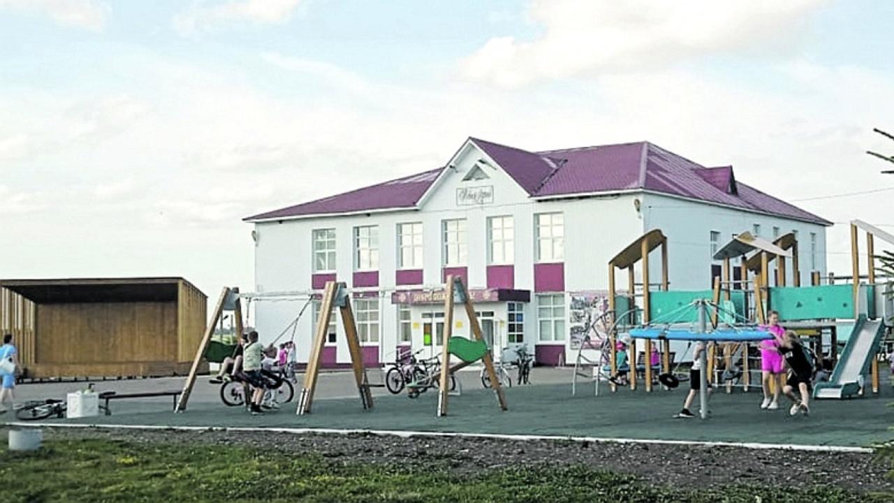 В Большом Игнатове благоустроили площадь около Дома творчества