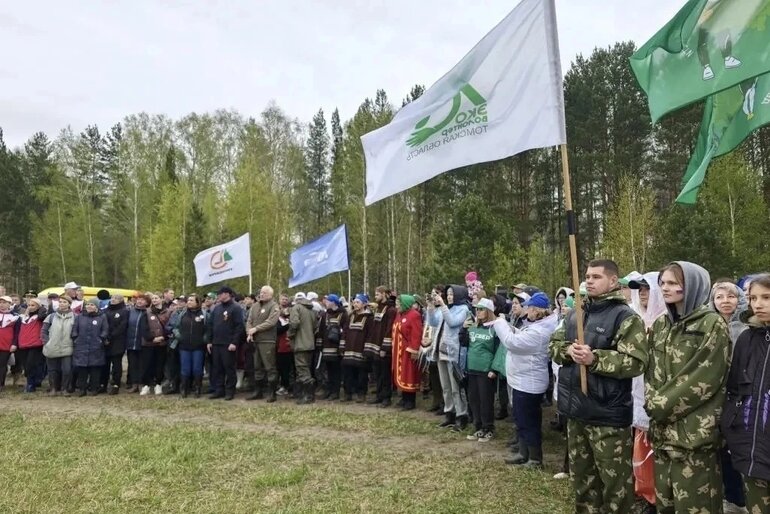 Томичи высадили 9 тысяч елей на акции «Сад памяти»