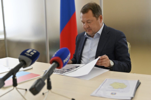 В ходе личного приема граждан Максим Егоров решил проблемы жителей четырех муниципальных округов области