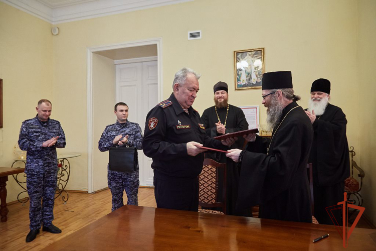 Начальник Управления Росгвардии по Томской области и митрополит Томский и Асиновский подписали соглашение о сотрудничестве (видео)