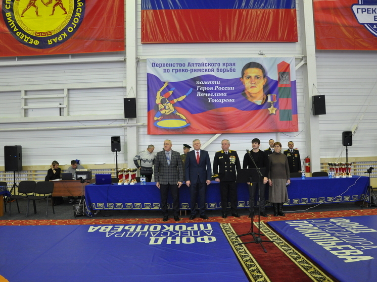 В Барнауле прошел турнир по греко-римской борьбе памяти Вячеслава Токарева