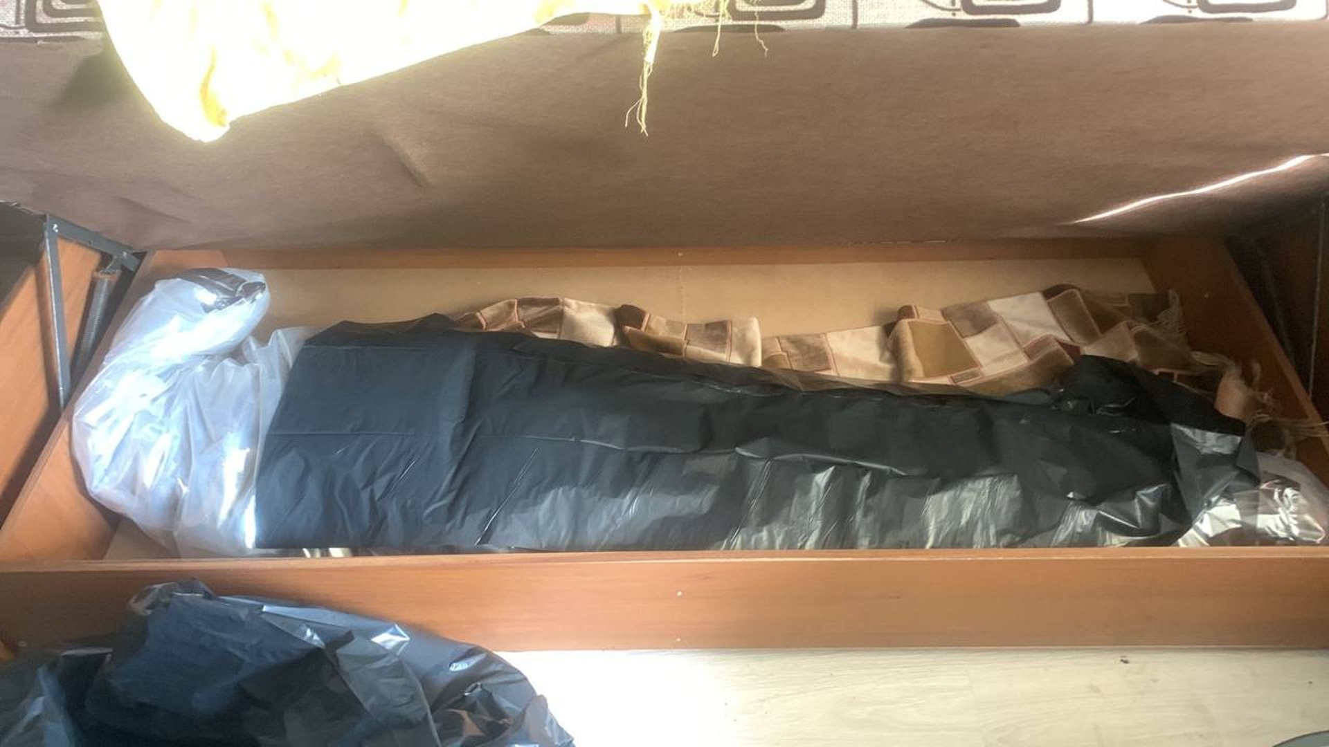 девочку нашли в диване