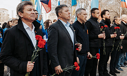 В Улан-Удэ встретили автопробег из Владивостока в Донецк «Одна родина – одна семья!»