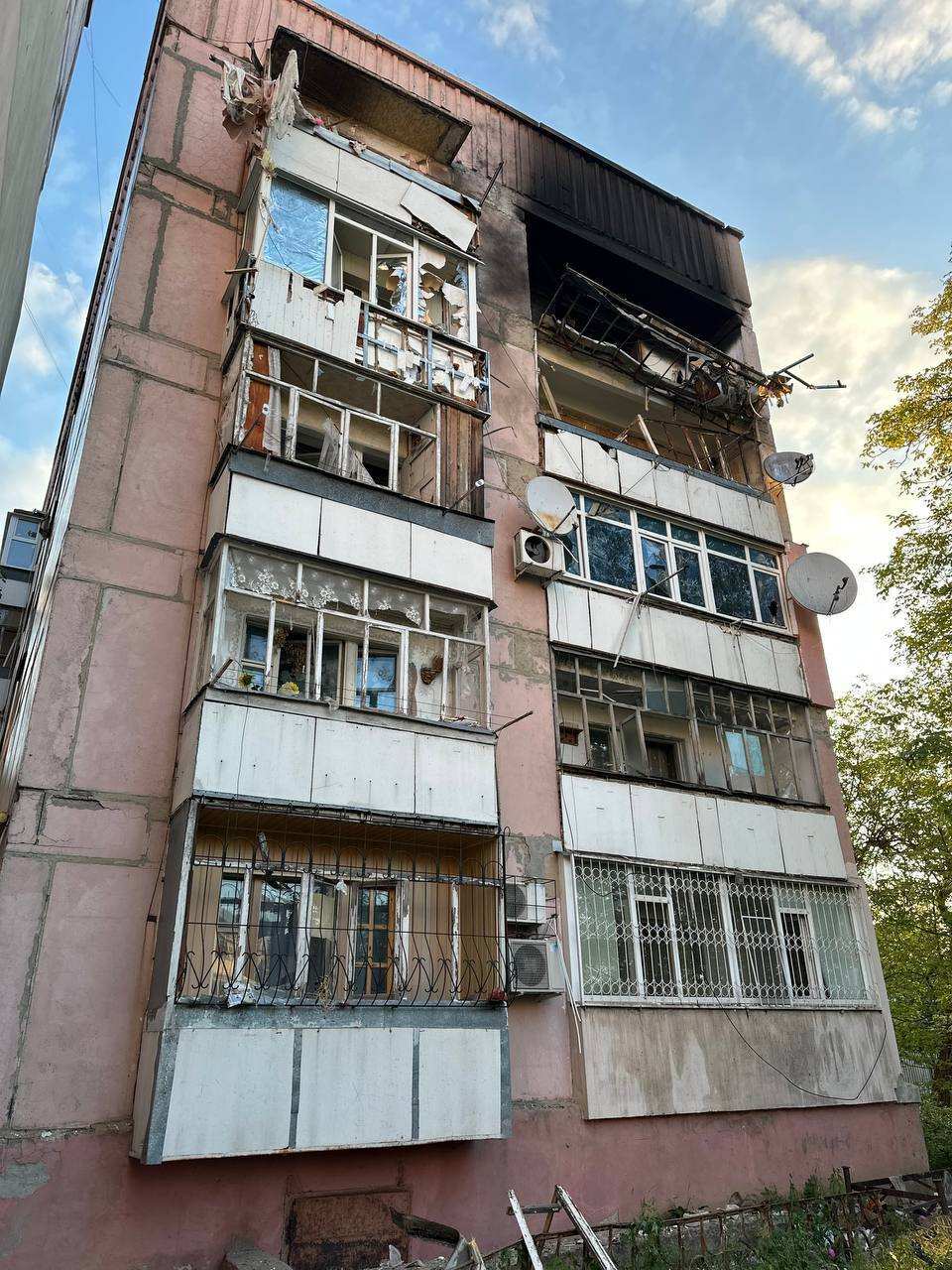 Ночью враг атаковал Токмак: сгорел рынок, пострадали дома (ФОТО, ВИДЕО) | Русская весна