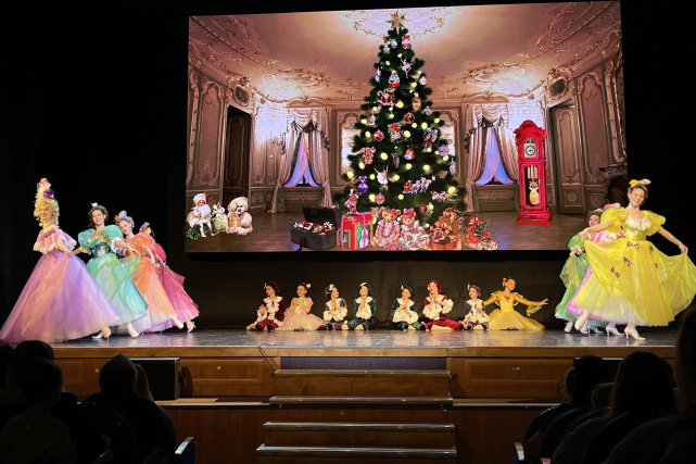 Сотрудники Управления Минюста России по Вологодской области посетили спектакль балета «Щелкунчик» в исполнении студии классического балета нашего города (фото 2)