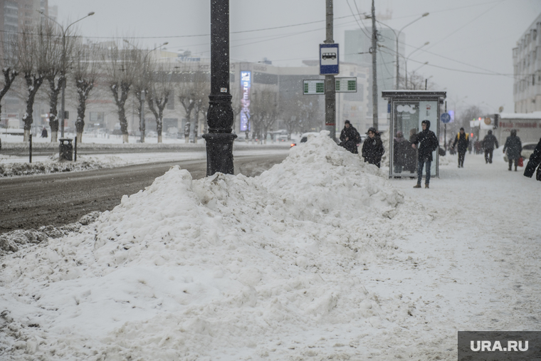 Снегопад в городе. Пермь, снегопад, сугробы в городе, зима в городе, убока снега