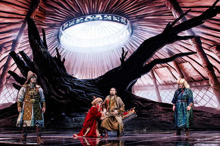 Кроме того, «Хан Султан» посвящена 800-летию Золотой Орды, или Улуса Джучи