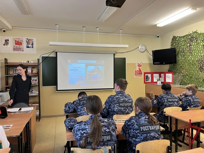 Безопасные каникулы: на Чукотке росгвардейцы провели для кадетов урок по пожарной безопасности в рамках ведомственной акции «Дни с Росгвардией» 