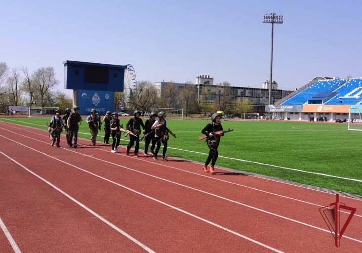 Сотрудники СОБР во Владивостоке стали инструкторами военно-патриотической игры «День на передовой»