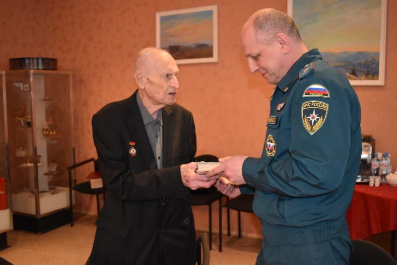 Легенду пожарной охраны России - Абрама Каплана проводили на заслуженный отдых