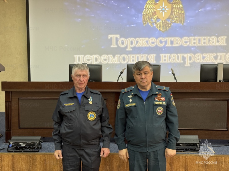 В преддверии Дня пожарной охраны в Главном управлении вручили ведомственные награды