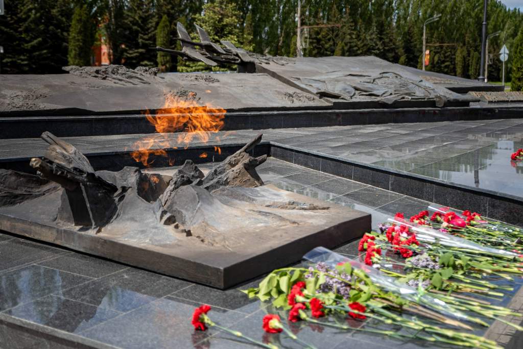 В Курске горожане не смогут возложить цветы к мемориалу из-за реконструкции