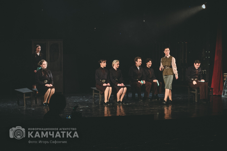 Предпремьерный показ спектакля «Завтра была война» на Камчатке (фоторепортаж). Фото: ИА «Камчатка» \ Игорь Сафончик. Фотография 9