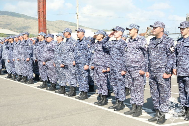 Специальный моторизованный полк махачкалинского соединения Росгвардии отметил 15-летие со дня образования
