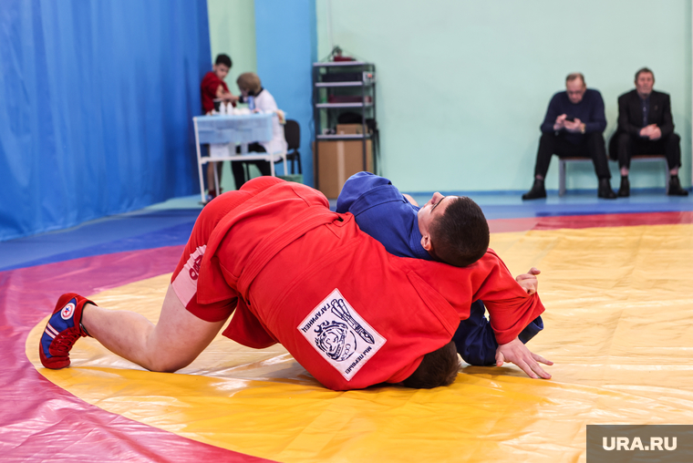Соревнования по самбо в спортивной школе в г. Гагарин. Смоленская область, г. Гагарин, турнир, борьба, соревнования, спорт, дети, самбо, молодежь, юноши