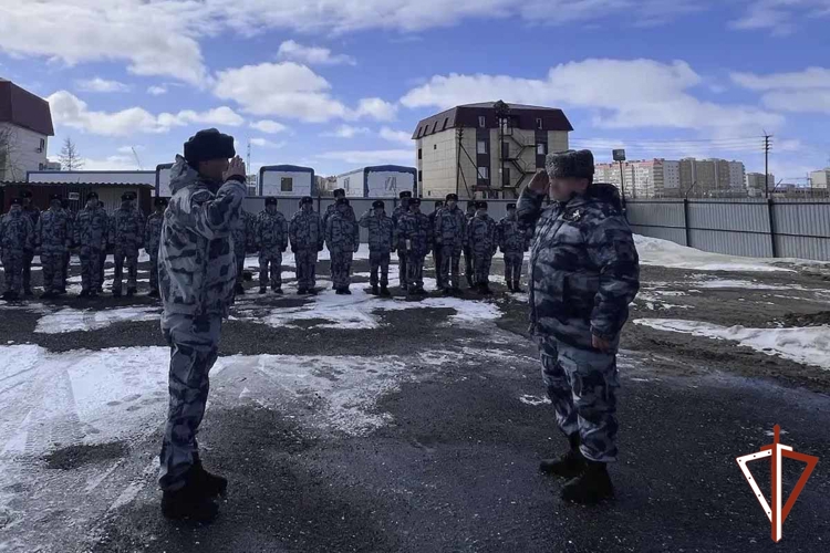 Новобранцы ОМОН «Север» на Ямале присягнули на верность Отечеству в преддверии Дня Победы