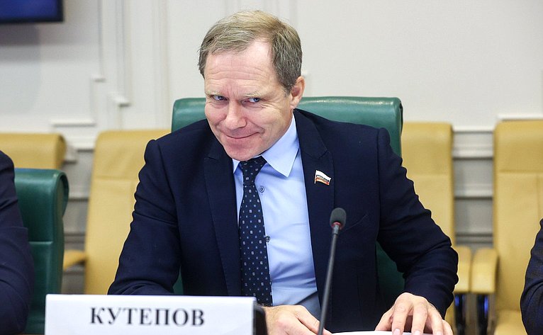 Андрей Кутепов