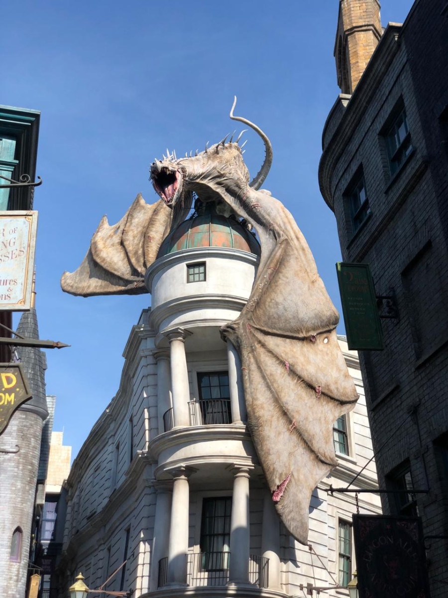 Парк аттракционов «Волшебный мир Гарри Поттера» (Wizarding World of Harry Potter) во Флориде.