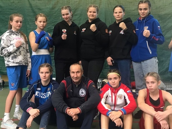Спортсменки из Серпухова завоевали девять медалей на турнире по боксу
