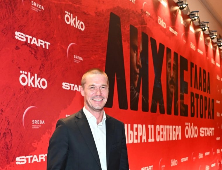 Актер Артем Быстров на красной дорожке премьерного показа сериала «Лихие. Глава вторая»