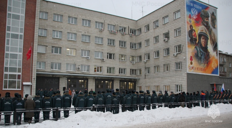 В центре Новосибирска открыли два мурала в честь пожарных