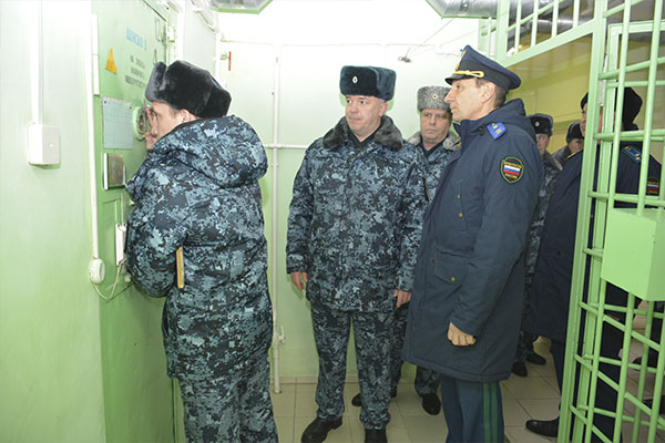 Прокурор Удмуртской Республики Артем Николаев посетил исправительную колонию №12