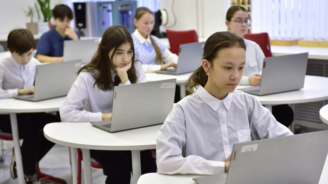 Все школы Ямала оснастили Wi-Fi и дополнительными видеокамерами
