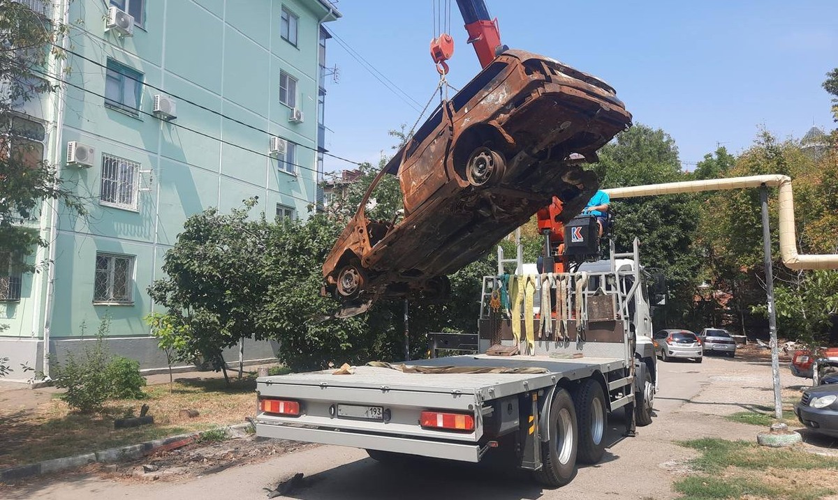 С улиц Краснодара с начала года убрали 400 брошенных машин