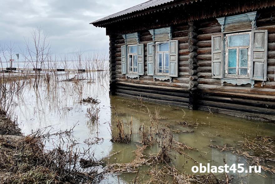 «Вода скоро зайдёт в дом»: курганцы боятся, что их микрорайон может затопить