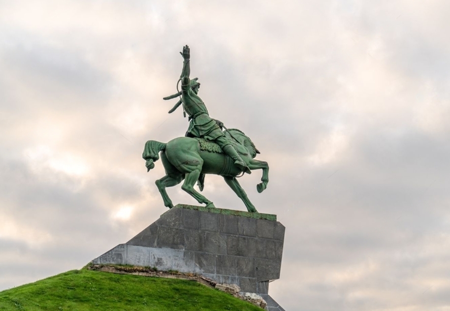 Площадь Салавата Юлаева. Родная деревня Салавата Юлаева. Салават Юлаев памятник в Уфе. Обои для рабочего стола высокого качества памятник Салават Юлаев.