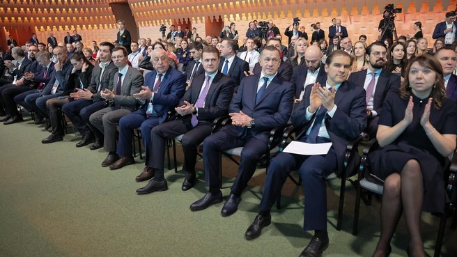 Юрий Трутнев принял участие в торжественной церемонии награждения победителей второго сезона всероссийского конкурса путешествий «Дальний Восток – земля приключений»