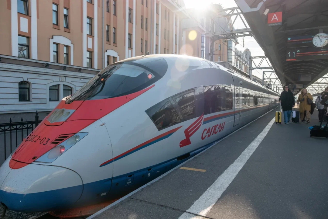 Сапсан питер. Скоростной поезд Сапсан. Сапсан Москва Санкт-Петербург. Сапсан скорость поезда Санкт-Петербург Москва. Высокоскоростной поезд.