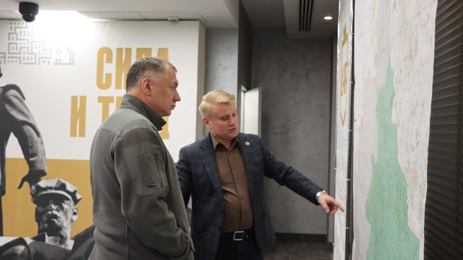 Марат Хуснуллин встретился с инициативной группой жителей Мариуполя в рамках рабочей поездки в Донецкую Народную Республику