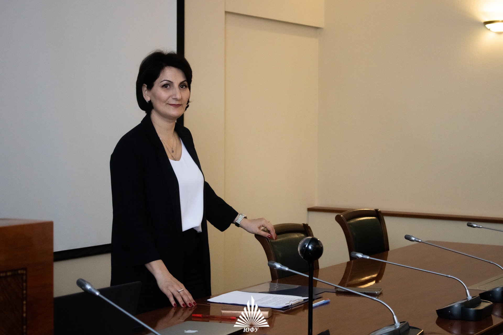 Уровни армянского языка. Учебник для изучения армянского языка. Армянский язык. Мглу центр армянского языка. Грамматика армянского языка.