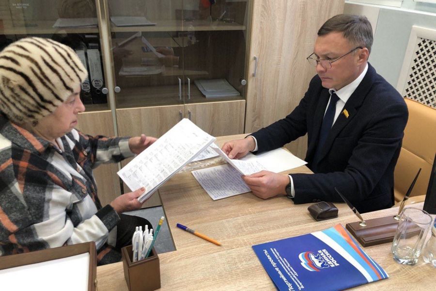 Тематический прием граждан в Региональной общественной приемной провел депутат Николай Николаев