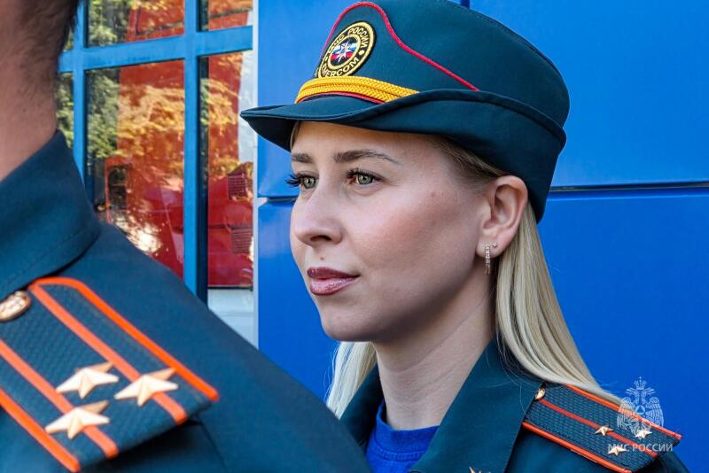 Знамя Победы подняли в МЧС России по Севастополю