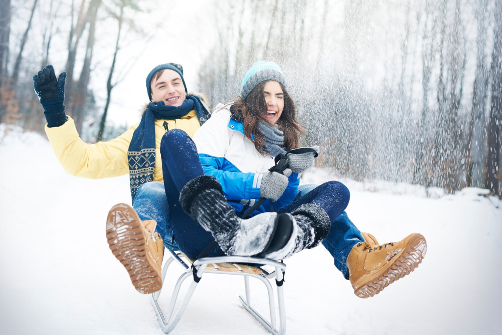 cute-little-girl-winter-park_1157-19382.jpg